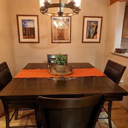 Santa Fe Oasis: Cozy Retreat with Hot Tub Near Town Square Apartment Exterior photo